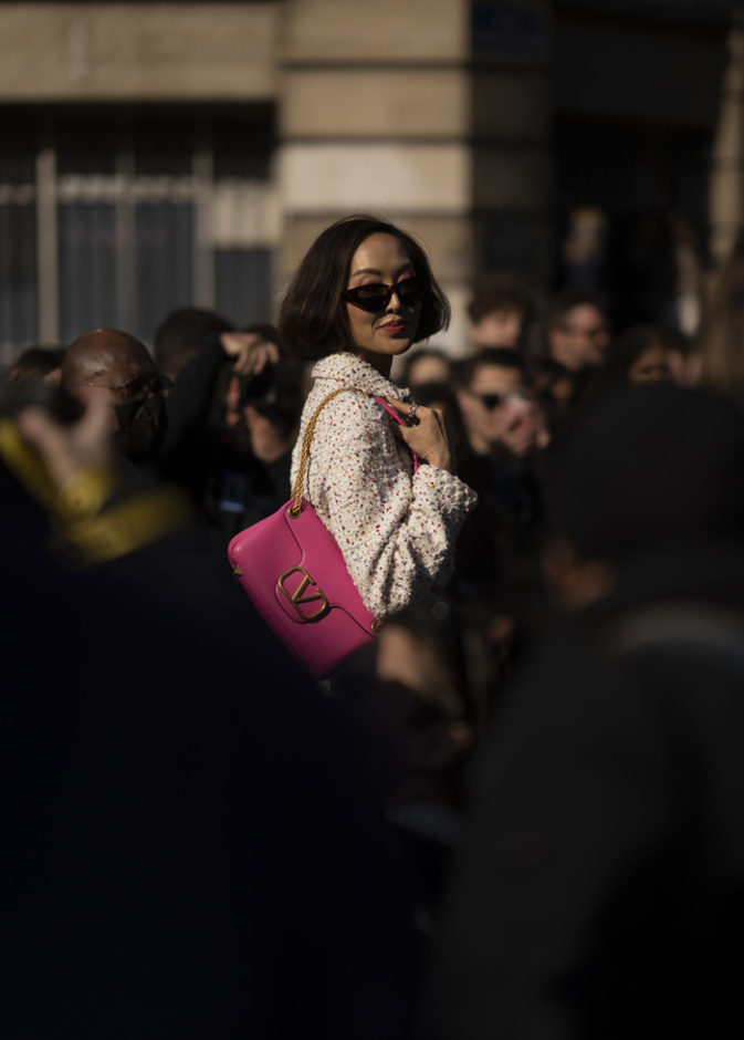 تنسيق حقائب ملونة بأسلوب عصري من Street style