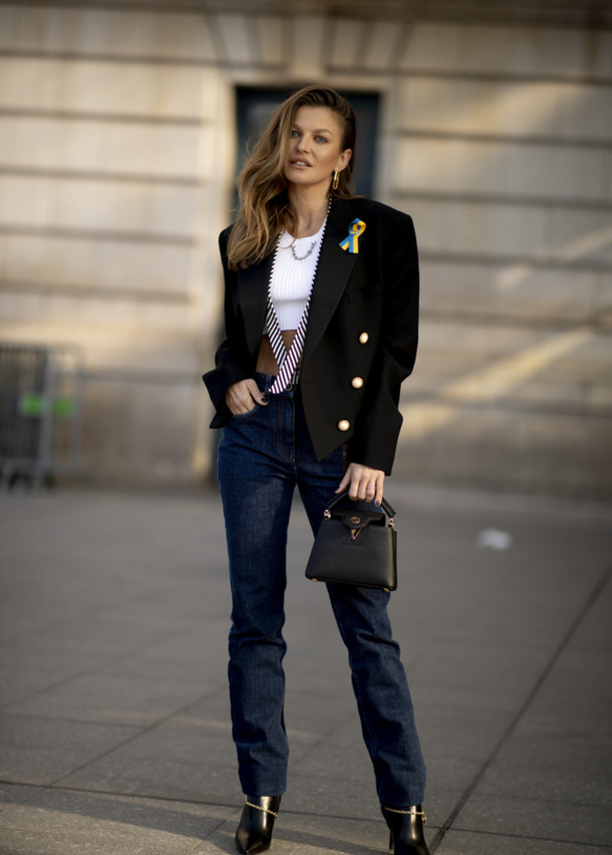 تنسيق البلايزر بأسلوب لافت من Street style