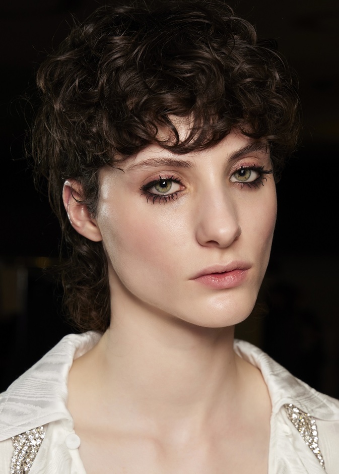 فوائد سيروم الرموش وأفضل انواعه 