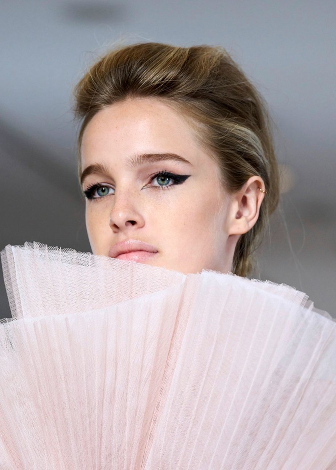 أفكار عصرية تُجدد من إطلالتك الجمالية وتبعد عنك كآبة الشتاء في بداية العام