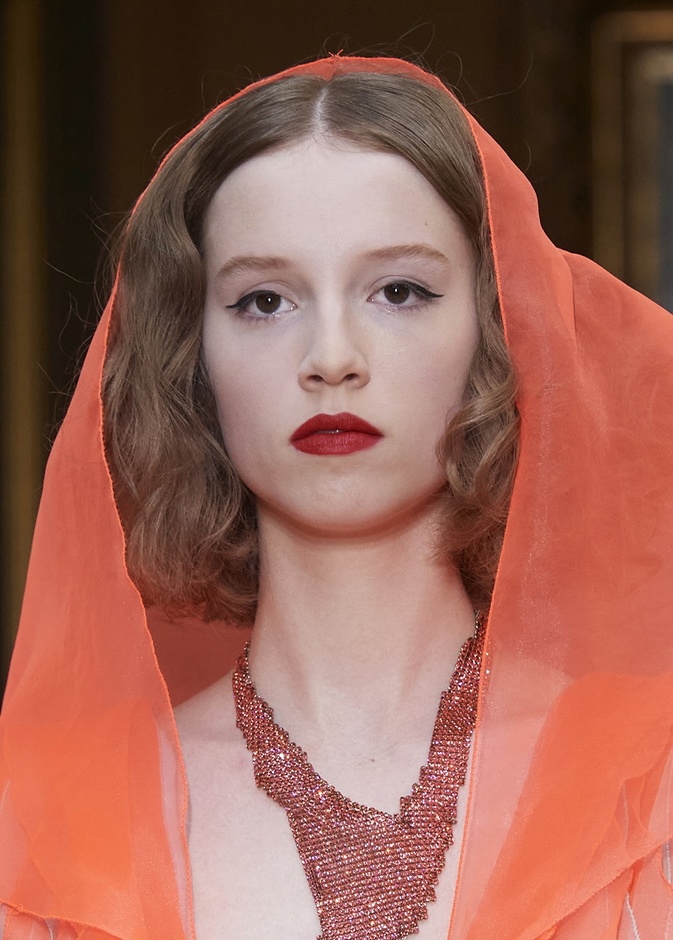  ألوان أحمر شفاه مناسبة للبشرة الفاتحة... إليك حيل تطبيقها