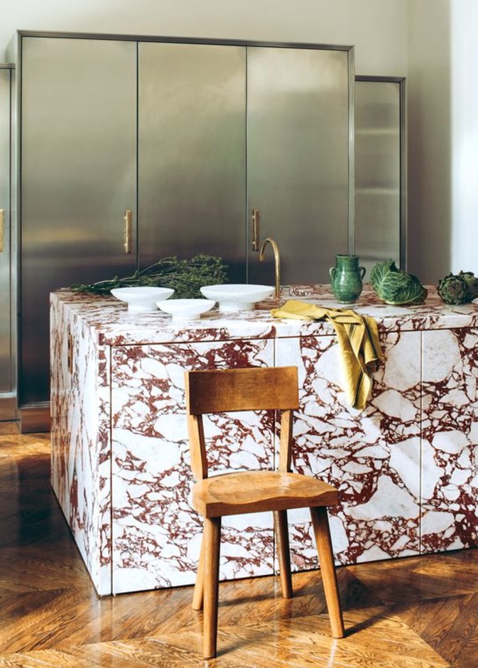 19 تصميمًا داخليًا رخاميًا لأجواء خارج الزمن