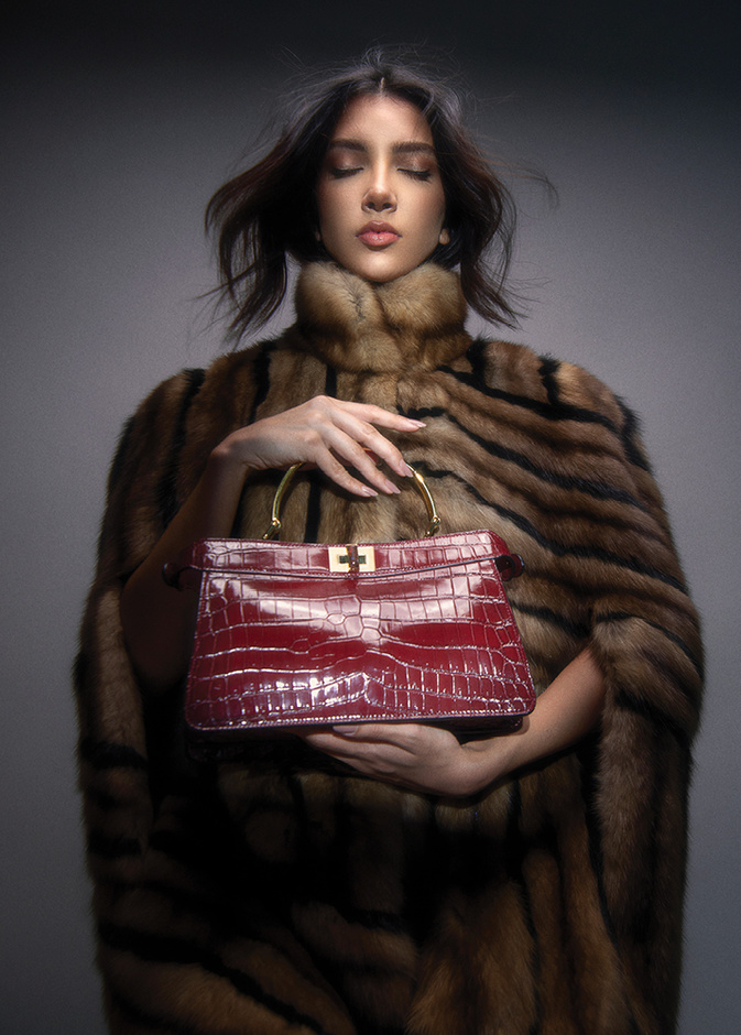 فوق السحاب جلسة تصويرية خاصة بدار Fendi يتماهى فيها الدفء مع الفخامة 