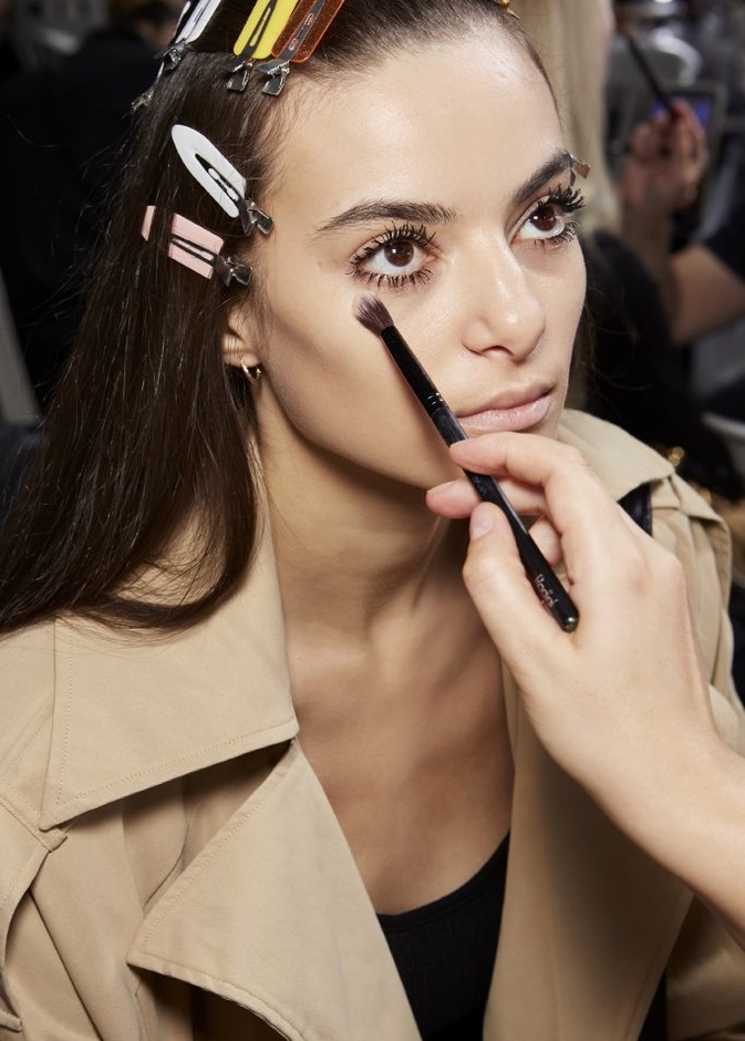 أنواع وطرق استخدام فرش مكياج