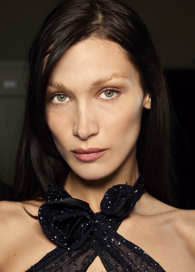 مكياج عيون مثالي يخفي ترهّل الجفون