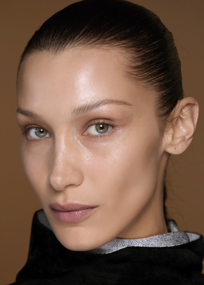 حيل بسيطة لمحبات المكياج الطبيعي.. صيحات تغني عن روتين الظلال القوية