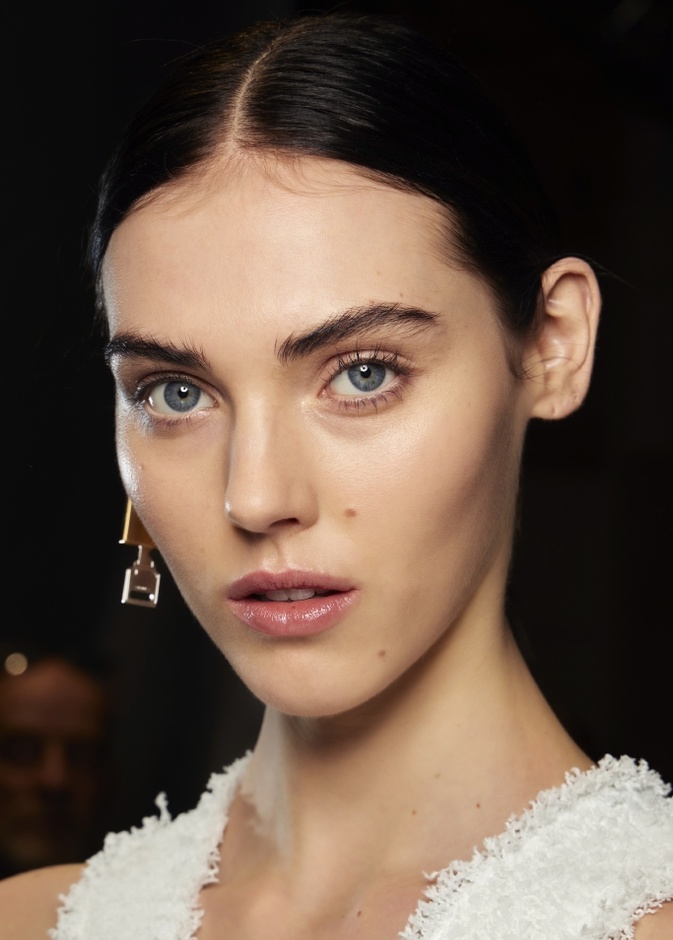  طريقة الحصول على بشرة برونق تأثير الفوتوشوب