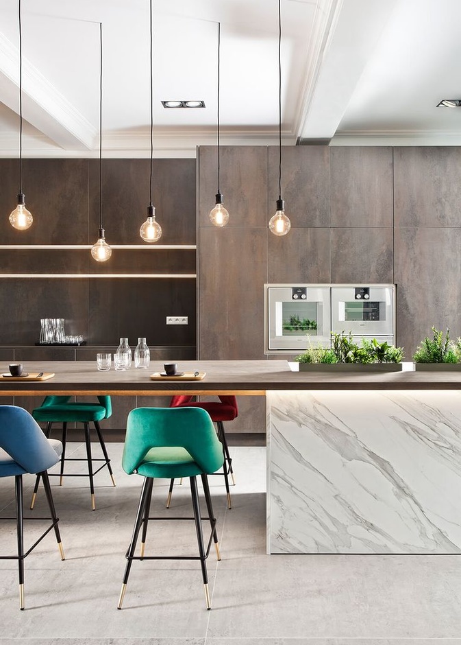 إنارة سطح العمل في ديكورات مطابخ عصرية