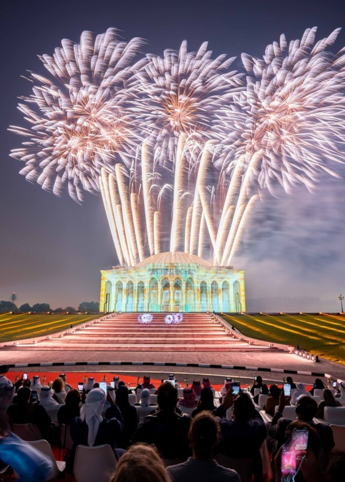 الألعاب النارية زينت حفل انطلاق مهرجان أضواء الشارقة