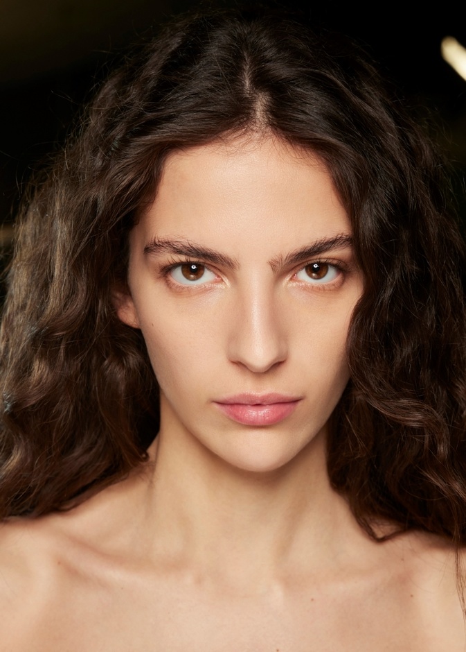 حسب نوع البشرة .. زيوت طبيعية تمنحُها الليونة وتُجدد خلاياها وتُعيد شبابها