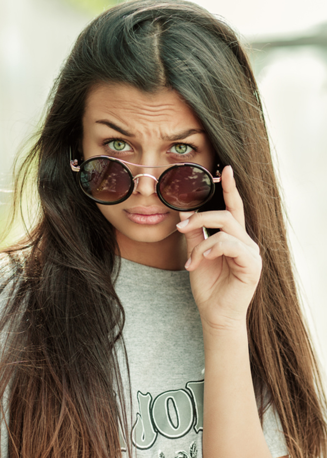 لغة العيون... مُفتاحك للحب أم طريقك لتعزيز ثقتك بنفسك