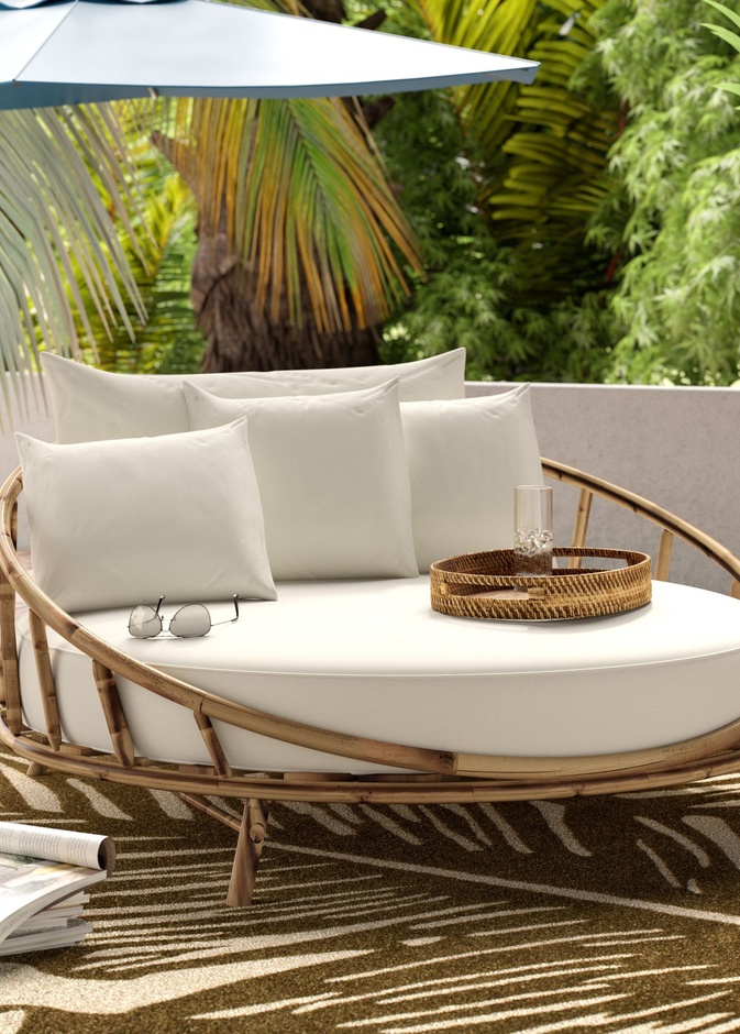 كرسي للاسترخاء حول المسابح بالأبيض والخيزران