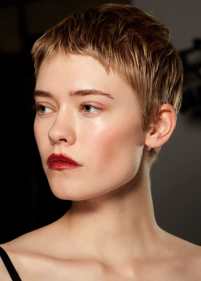 ألوان البلاشر البرونزي اللماع بشكل جانبي من دار Philosophy