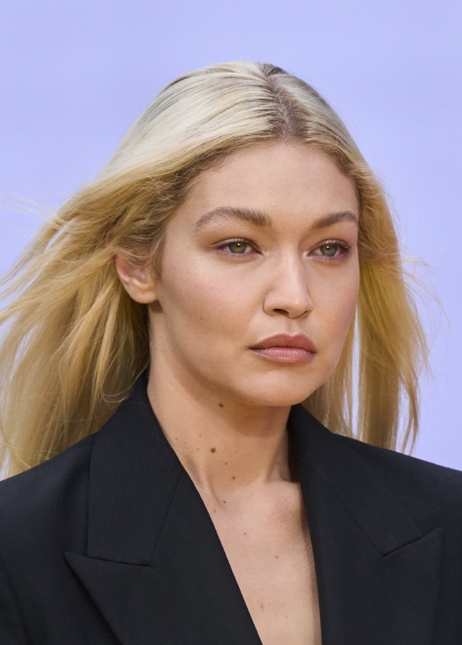 اطلالة تخفي حب الشباب وتمنحك طاقة إيجابية