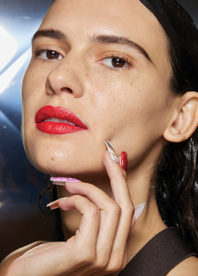  أبرز  صيحات طلاء الأظافر لربيع وصيف 2023