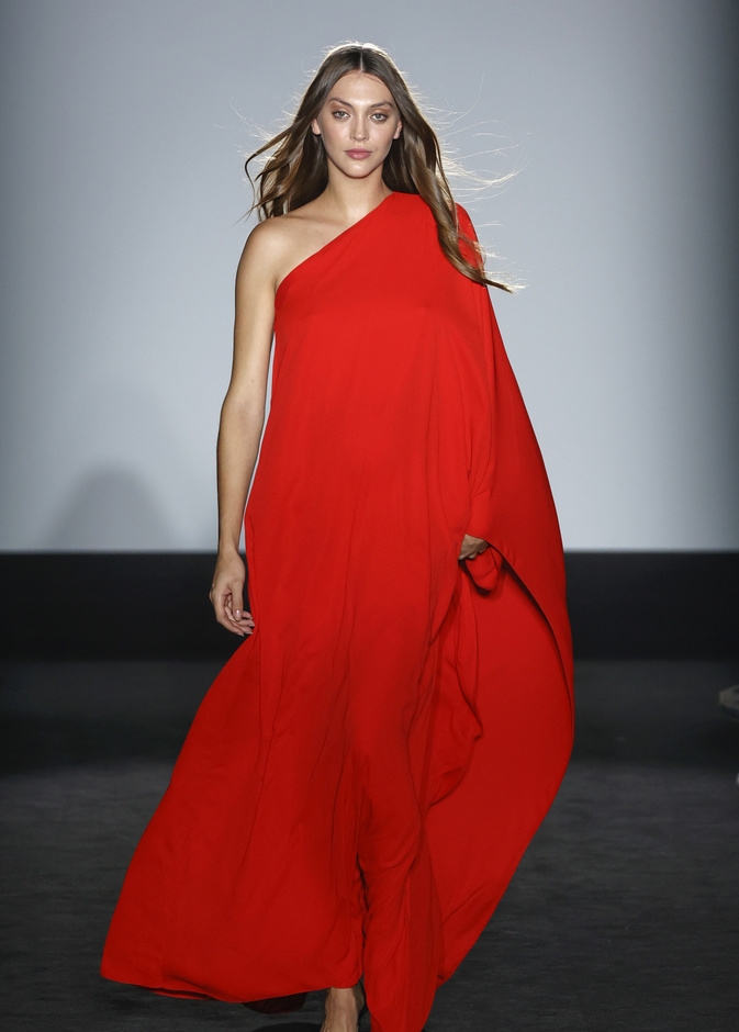 فساتين حمراء لإطلالات عيد الحب 2023