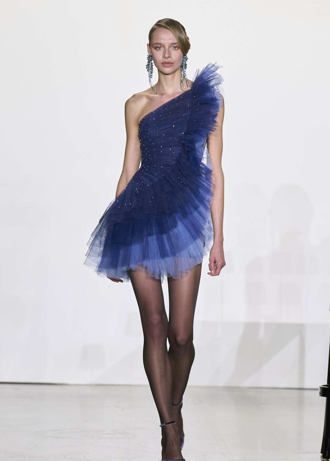 مجموعة Badgley Mischka لخريف وشتاء 2024 في نيويورك