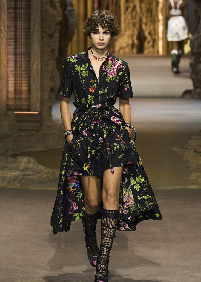 صدقي أو لاتصدقي.. الجوارب هي أبرز صيحات الموضة لربيع 23