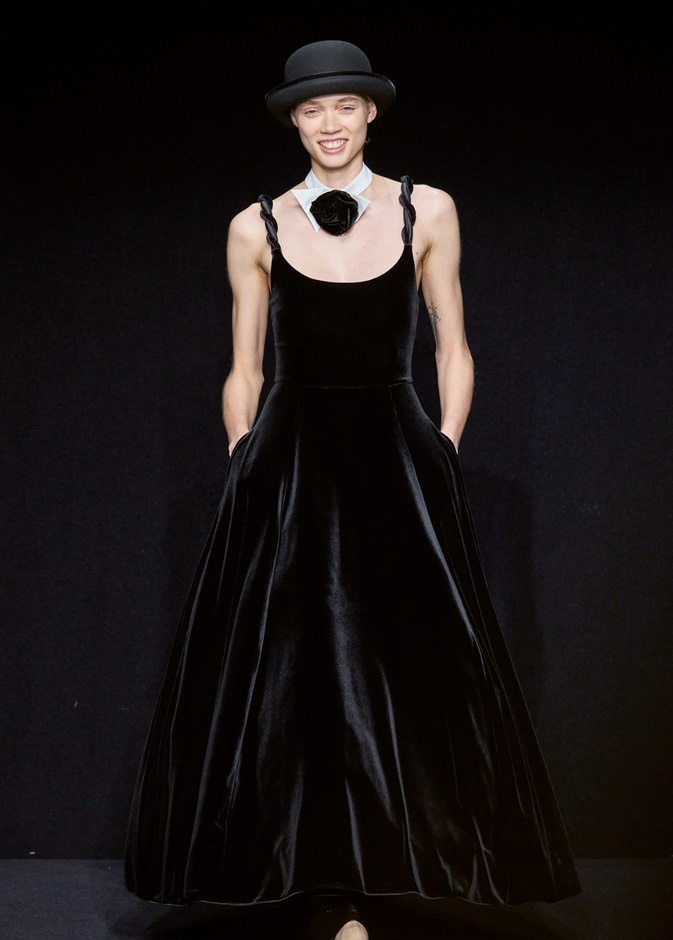 مجموعة Emporio Armani "سيرك الحياة"... إطلالات كلاسيكية بلمسة مرحة
