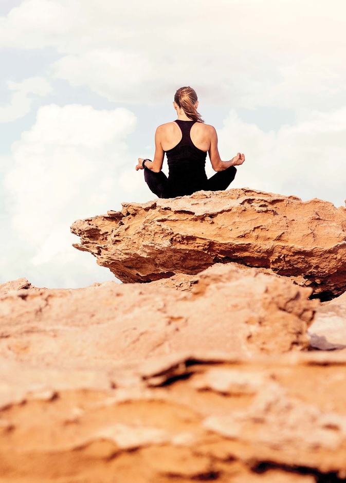 قطع أساسية مريحة ضرورية في خزانة ملابسك لعطلة اليوغا