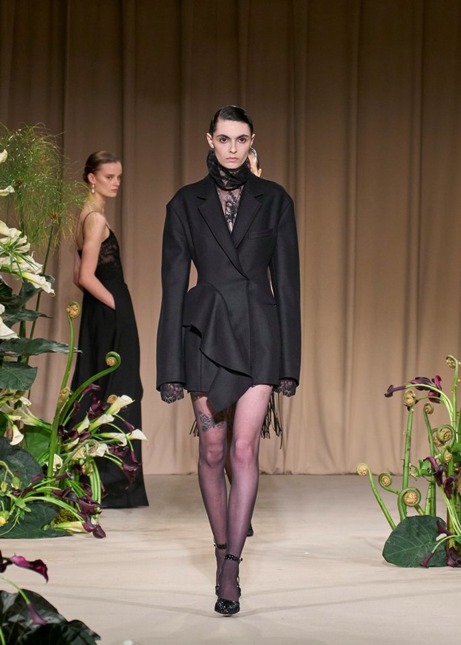 مجموعة دار Jason Wu لخريف وشتاء 2023 - 2024