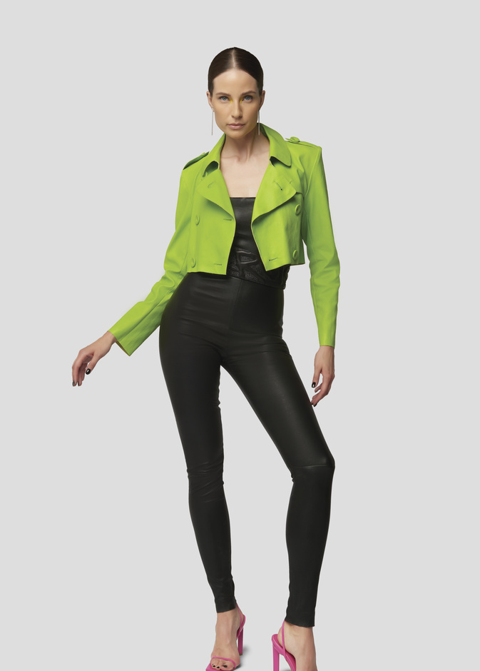 جاكيتات قصيرة لا تبطل موضتها