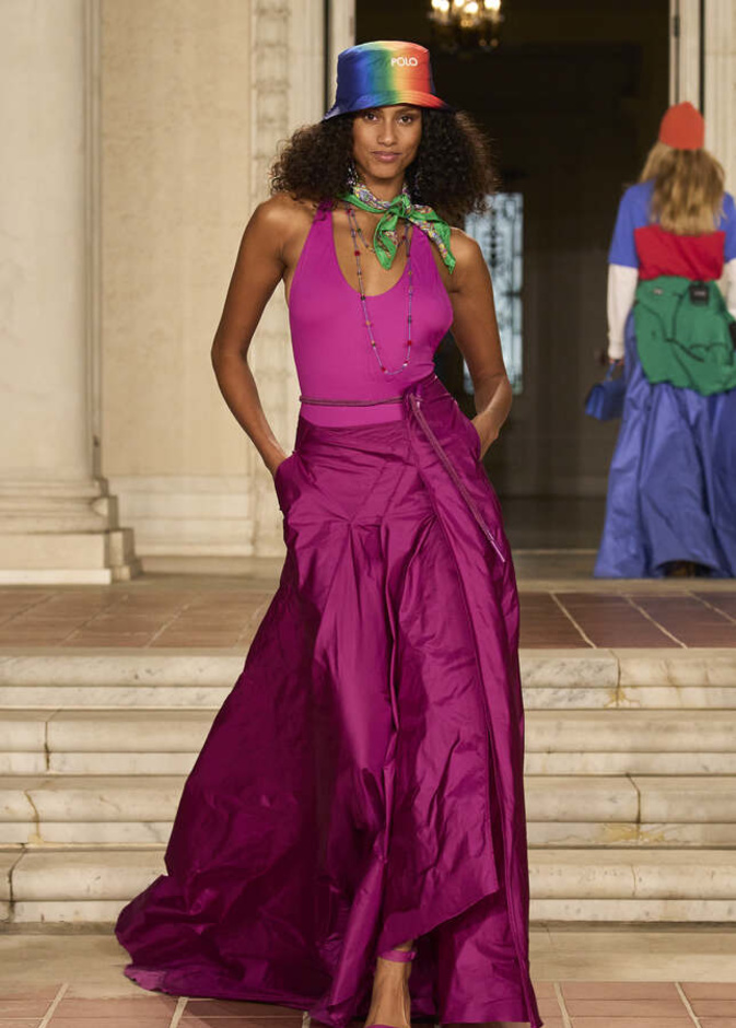 إطلالة بألوان لافتة من Ralph Lauren