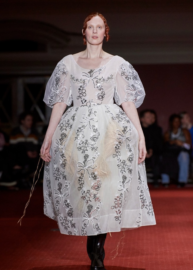 مجموعة سيمون روشا لخريف وشتاء 2024