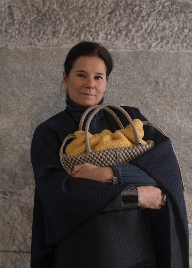 Tissa Fontaneda تروي قصّة حقائبها التي تشكل سمفونية ألوان