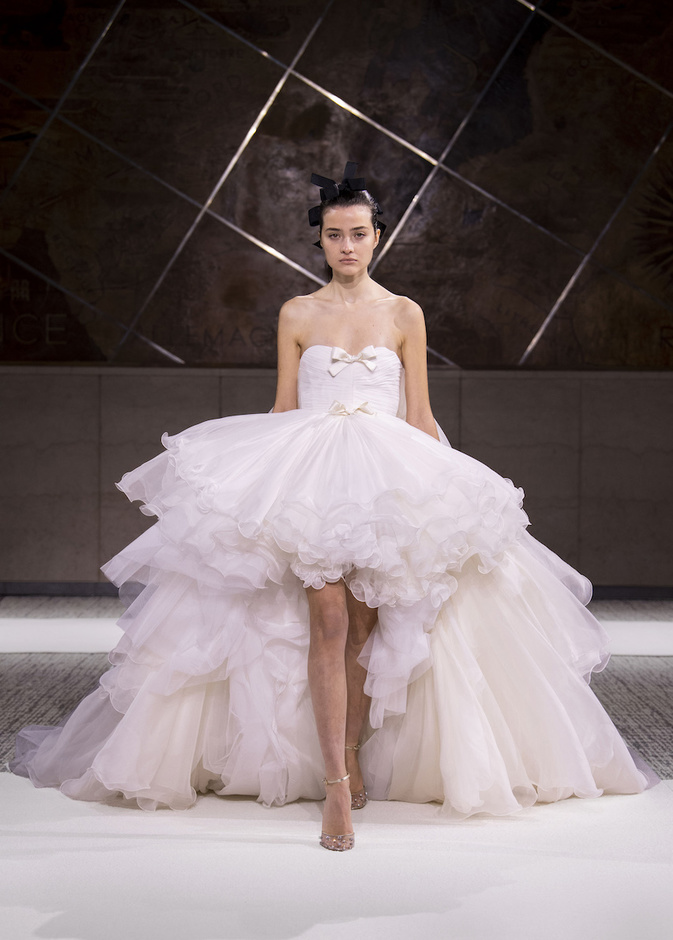 مصممو أزياء تأثروا بالحركة الرومانسية وكانت النتيجة ساحرة!