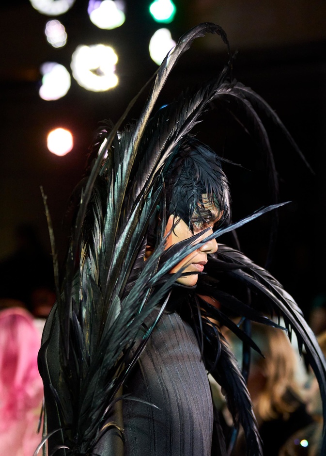 أغرب الأكسسوارات من دور الأزياء الراقية في أسبوع الموضة الباريسي 