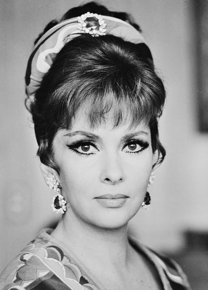الممثلة Gina Lollobrigida بمجوهرات Bvlgari 