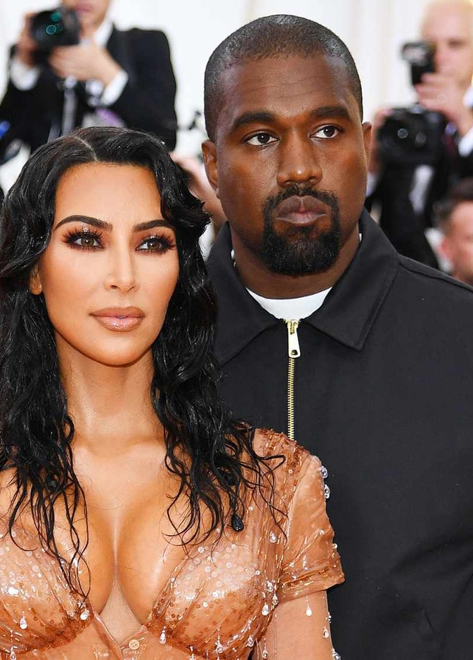 كاني ويست يعرض منزله الريفي في لوس أنجلوس للبيع