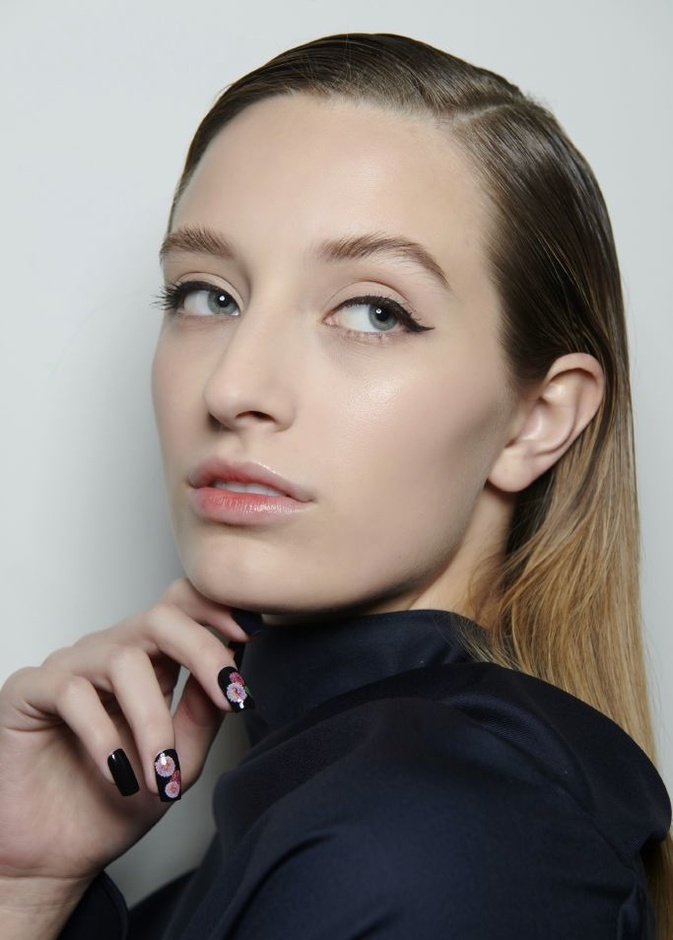 تقشير البشرة بالليزر الكربوني..تقنية فعّالة لتفتيح الجلد