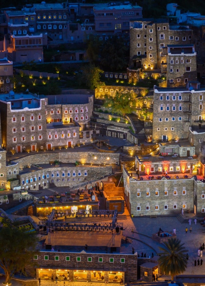 أجواء ساحرة في قرية رجال ألمع