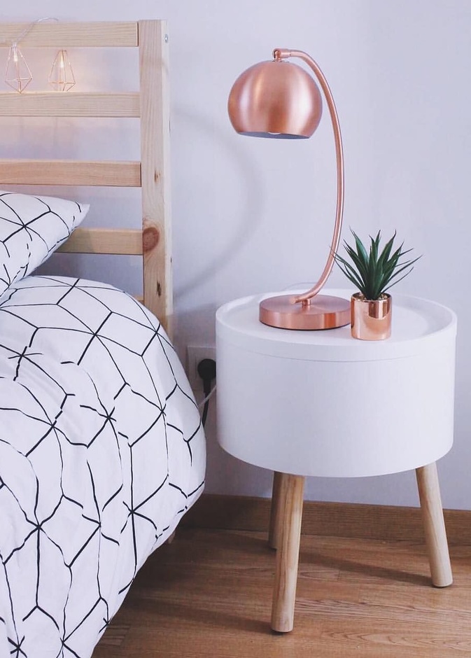 ألوان مختلفة للخشب ضمن ديكور غرفة النوم