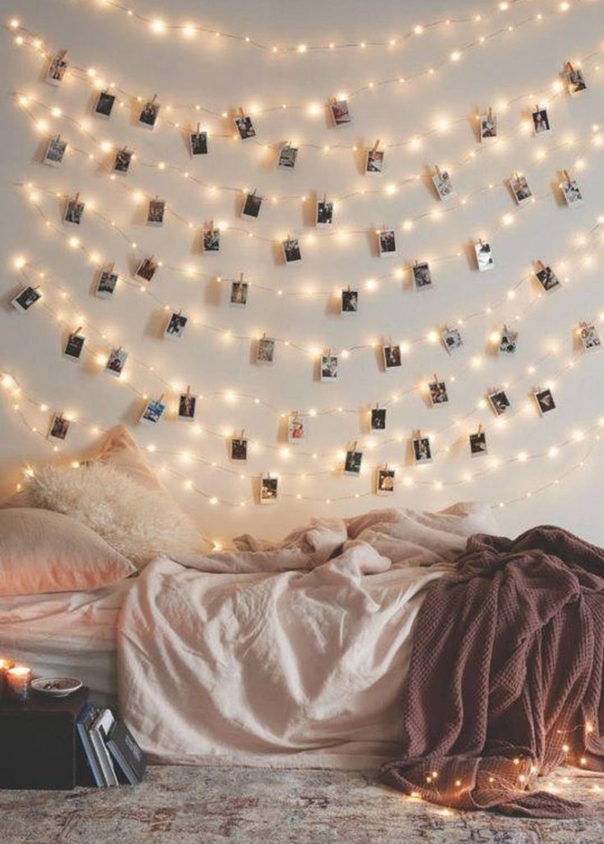 الصور مع حبال الإنارة لديكورات حوائط غرف النوم الشبابية