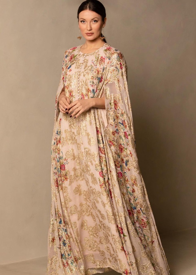 تصميم قفطان عصري من علامة Anmar