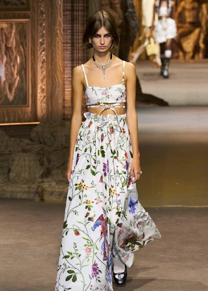 7 دور قدّمت تنانير طويلة في تنسيقات مختلفة لربيع وصيف 2023