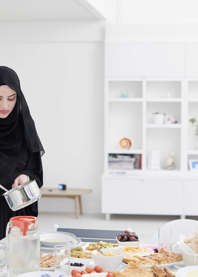 تقديم الدعوة على الإفطار يجب أن تكون مبكرة وليس في نفس اليوم