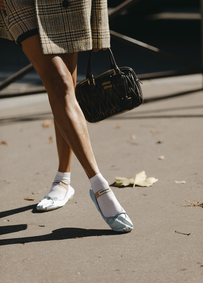 أحذية البالرينا من عالم الرقص إلى أبرز صيحات الموضة 2023