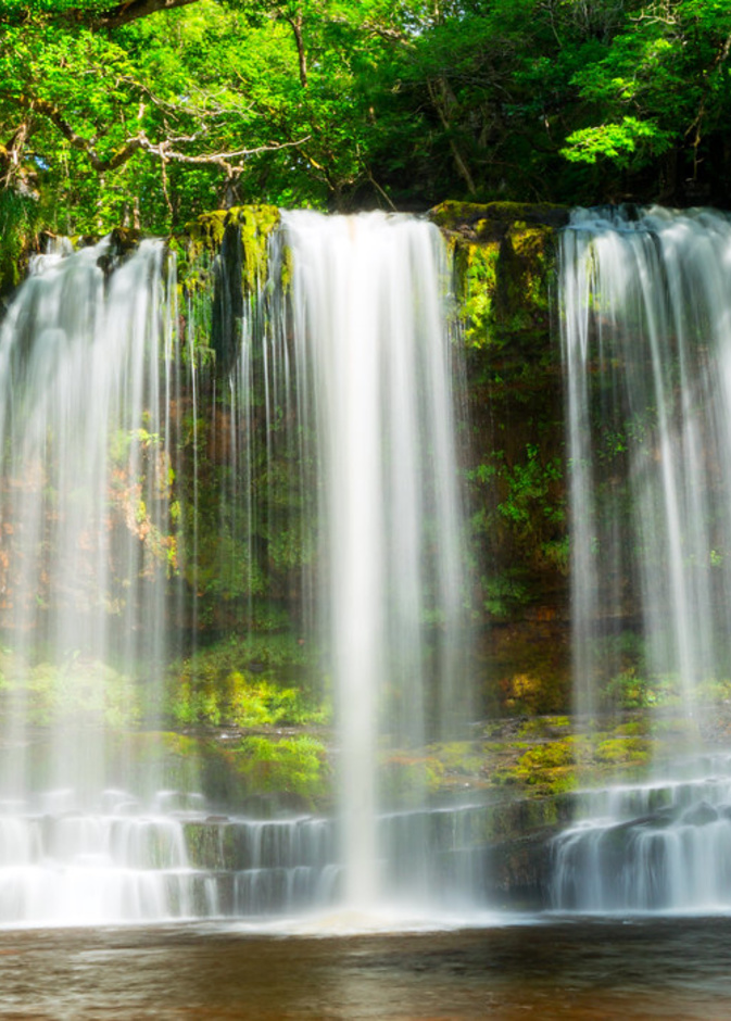 شلالات بريكون من أجمل مناطق السياحة في ويلز بواسطة Phil Dolby