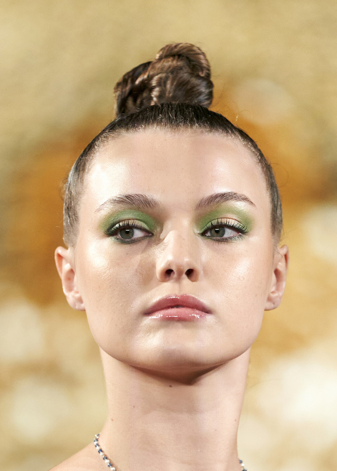 أبرز اتجاهات المكياج الملون لربيع 2023