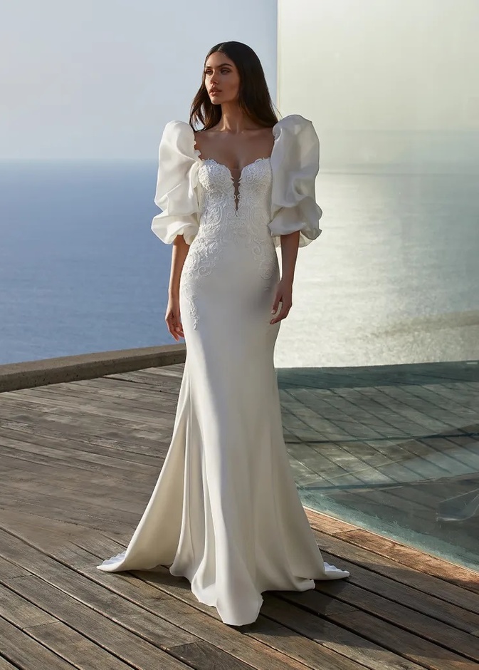 فساتين زفاف بقصة الحورية@pronovias