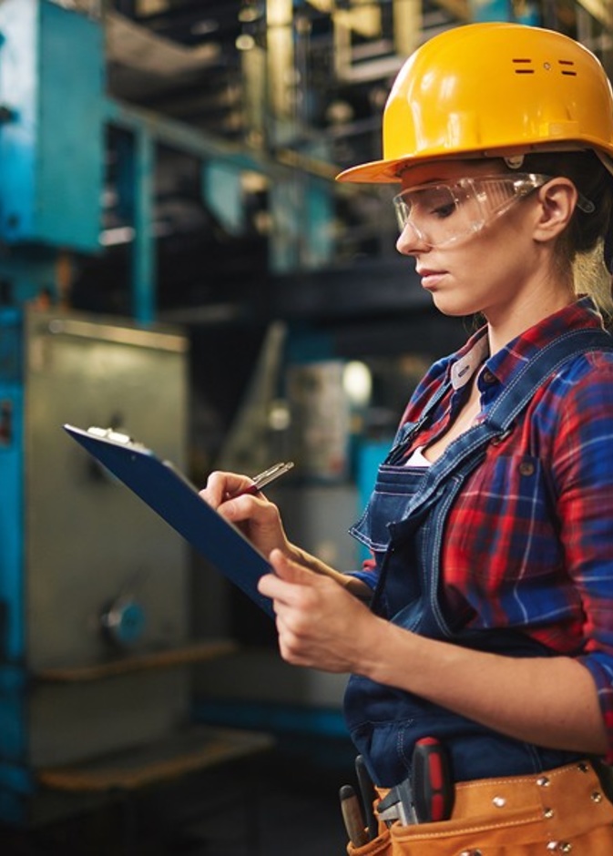 كيف تساهم المرأة في الصناعة التحويلية؟