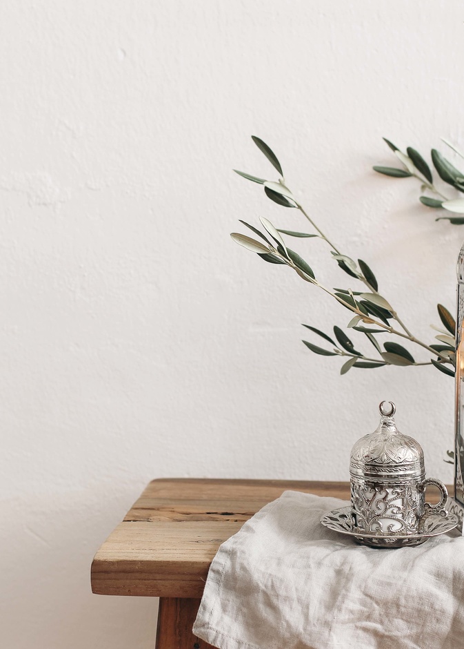 لتزيين مطبخك في رمضان ضعي فانوس مضيء على منضدة المطبخ ليبدو بشكل جميل