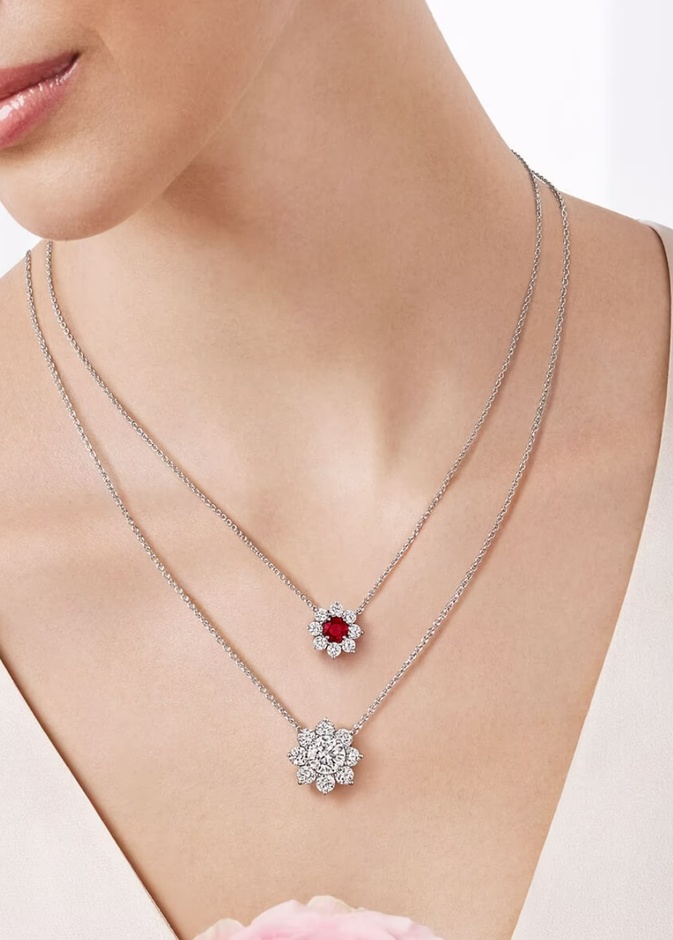 من مجموعة Sunflower والعقدان مرصعان بالألماس والروبي