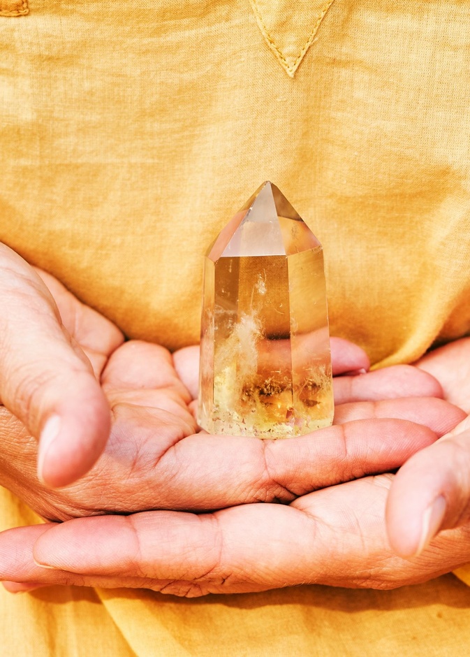 يُطلق على الكوارتز الأصفر تسمية السترين