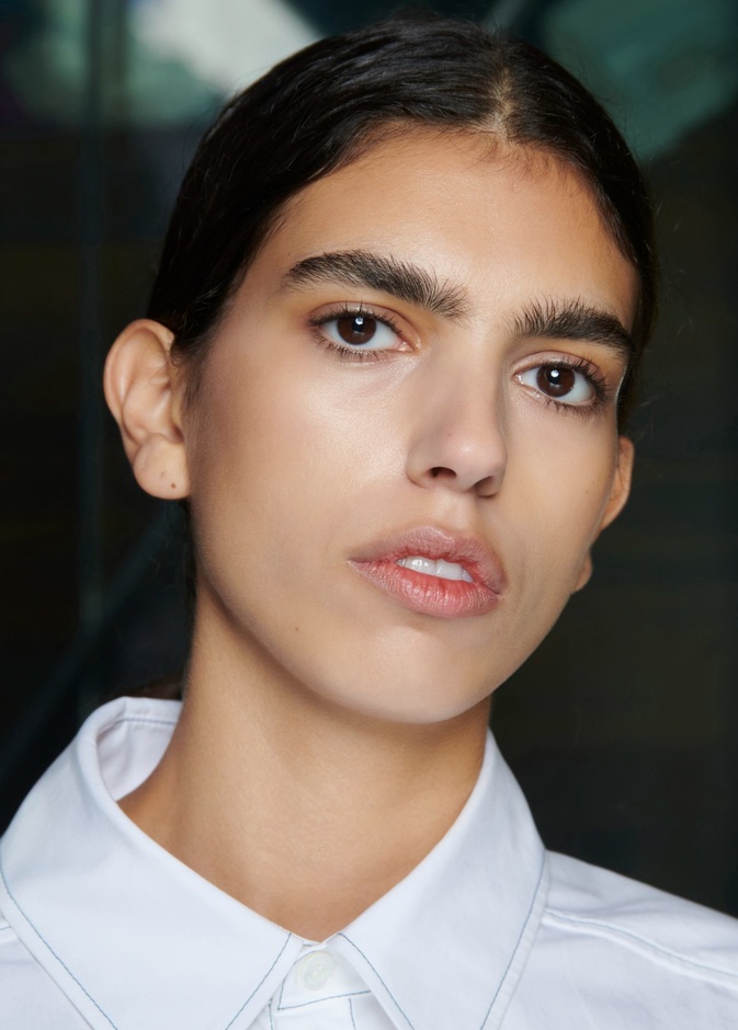 تعرفي على كيفية تجديد سطح البشرة بالليزر