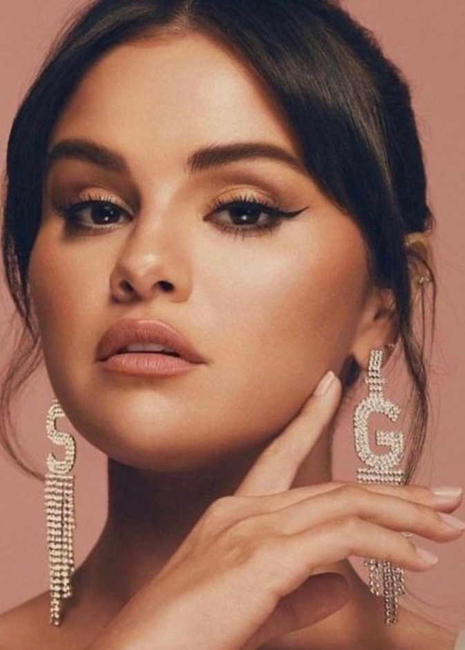 صورة سيلينا غوميز من حساب خبير الأظافر توم باشيك على انستغرام